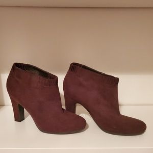 Sam&Libby Chocolate faux suede bootie wins size 9
